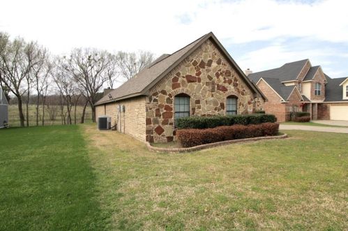 105 Rushcreek Dr, St Paul, TX 75098-3802