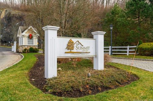 14 Great Hill Dr, Bethel, CT 06801-1880