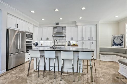 2710 Cyn Ave, San Diego CA 92123-5428 exterior