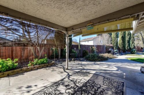 11029 Chemo River Ct, Rancho Cordova CA  95670-2703 exterior