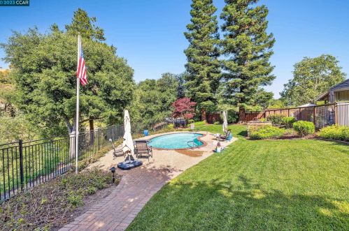 1370 Danville Blvd, Alamo CA  94507-1909 exterior