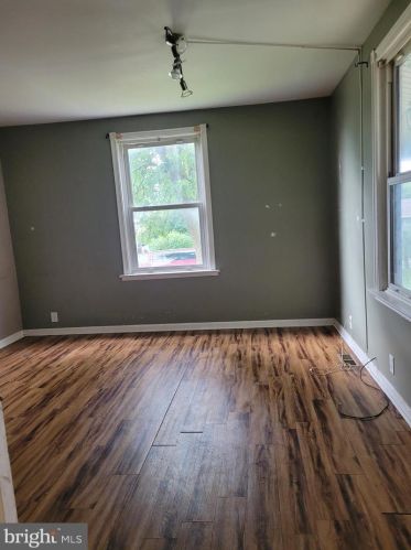 276 Susquehanna Ave, West Enola, PA 17025-2427