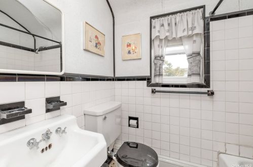 57 Opal St, Floral Park NY  11003-4306 exterior