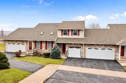 4 Saratoga Ct, Easton PA  18040-1046 exterior