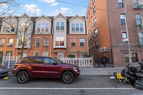 586 165th St, Bronx, NY 10456-6883