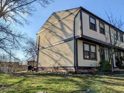 3098 Dara Dr, Library, PA 15129-9365