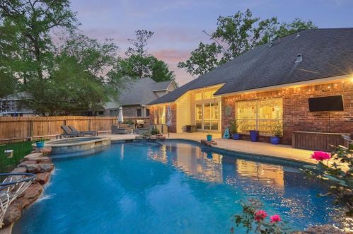 79 Knightsbridge Dr, Conroe TX 77385-3451 exterior