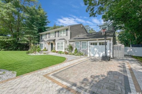 20 Long Acre Ln, Huntington Station, NY 11746-7926