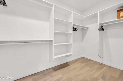 7627 22nd St, Phoenix AZ  85020-4706 exterior