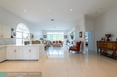 5335 Ventura Dr, Delray Beach, FL 33484-8387