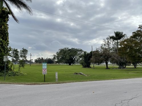 398 Cypress Ave, Pahokee FL  33476-1938 exterior