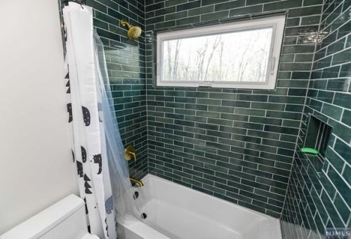 6 Stag Hill Rd, Mahwah NJ  07430-1034 exterior