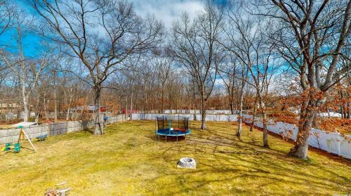 947 Montauk Ave, Islip Terrace NY  11752-1206 exterior