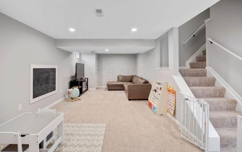 8310 Skelton Ct, Blacklick OH  43004-8750 exterior