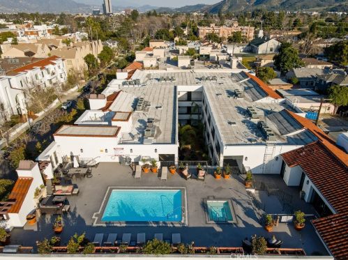 10639 Woodbridge St, North Hollywood CA  91602-2779 exterior