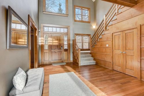 10903 Beechwood Dr, Thiensville, WI 53092-5895