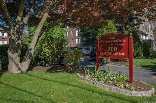 200 Centre Ave, New Rochelle NY  10805-2632 exterior