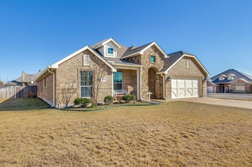 102 Emilie Ct, Weatherford, TX 76087-3300
