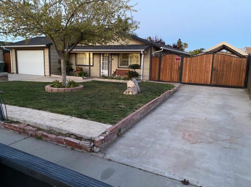 15460 Cambridge Dr, Lathrop, CA 95330-9405
