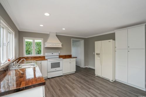 10 Cliftwood Pl, San Remo NY  11754-4011 exterior