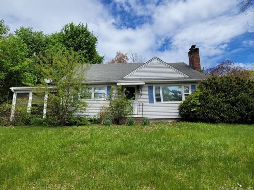 59 Greenwood Dr, Manchester, CT 06042-3437
