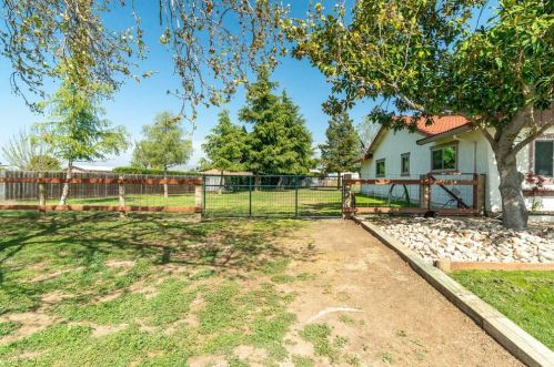 105 Daffodil Dr, Hollister CA  95023-3103 exterior