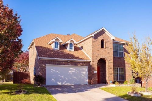 801 Alexander Ln, Euless, TX 76040-8964