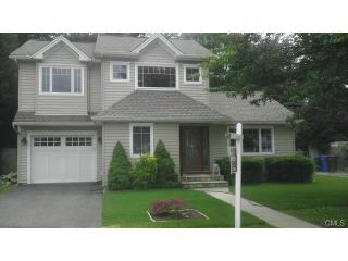 70 Sunnyside Dr, Huntington, CT 06484-4430