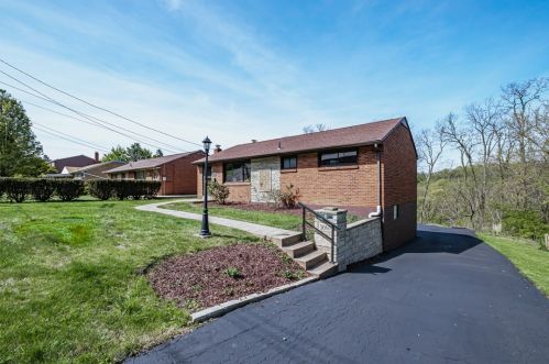 3067 Woodridge Dr, Pittsburgh, PA 15227-1015