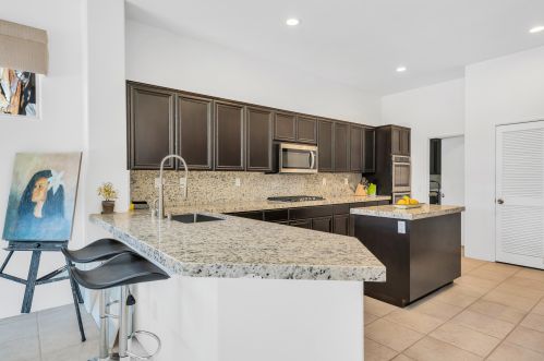 94 Kavenish Dr, Rancho Mirage CA  92270-3247 exterior