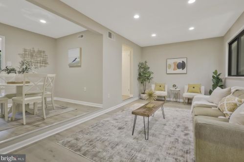 2361 Emerald Hts Ct, Herndon VA 20191-1752 exterior