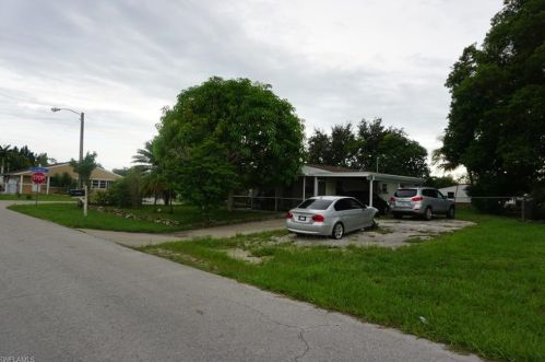 10 Andora St, Lehigh Acres, FL 33936-6823