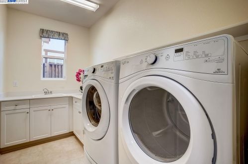 70 Thunder Bay Ct, West Pittsburg CA  94565-7924 exterior