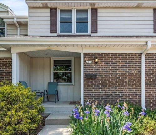 6214 College Ave, Greendale, WI 53129-2801