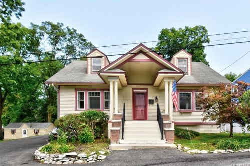 10 Colonial Pl, Cornwall Hud, NY 12520-1008