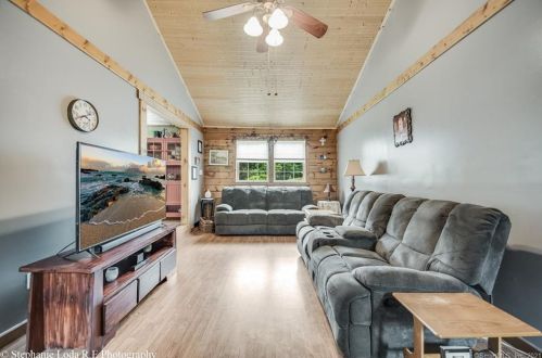 12 Reskin Dr, Wallingford CT  06492-4834 exterior