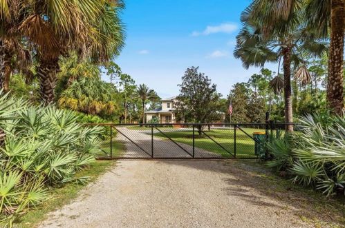 3295 12th Ave, Naples FL  34120-3592 exterior