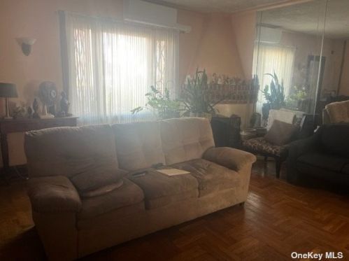 131-21 226th St, Jamaica, NY 11413-1318