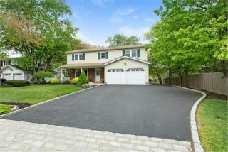 165 Pepperidge Rd, Oakdale, NY 11769-2136