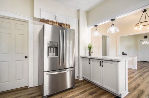 206 Meridian St, Mishawaka IN  46544-1673 exterior