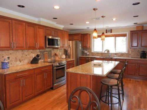 59 Stonewall Farm Rd, Mahopac, NY 10541-2620