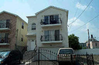 176 Ridge St, Newark, NJ 07104-1113