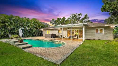 5165 Horseshoe Pl, Saint Petersburg, FL 33703-4129