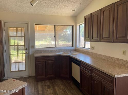 9990 Falcon Point Dr, Tucson, AZ 85730-6102