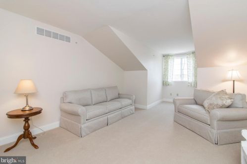 830 Creekview Dr, Blue Bell PA 19422-2729 exterior