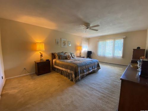 18 Stonehurst Ln, Huntington Station NY  11746-7932 exterior