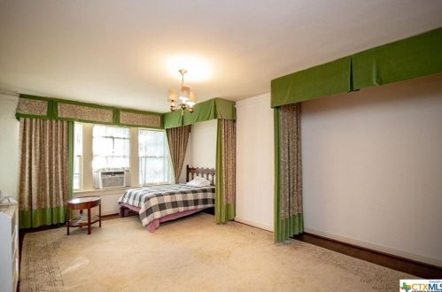 501 Vine St, Victoria TX exterior