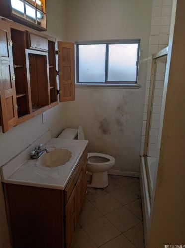 1802 88th Ave, Oakland CA  94621-1008 exterior