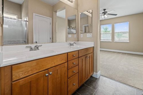 576 Bramblewood Ave, Lathrop CA 95330-9370 exterior