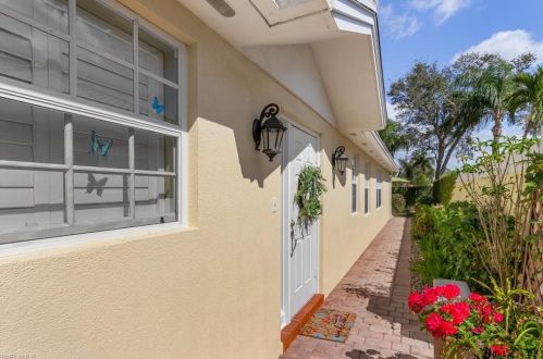 5524 Islandwalk Cir, Naples, FL 34119-9520